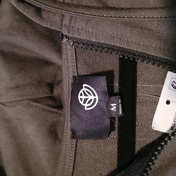 NWT ReNEU EARTH lightweight zip up sweatshirt.  Medium. - Picture 4 of 6